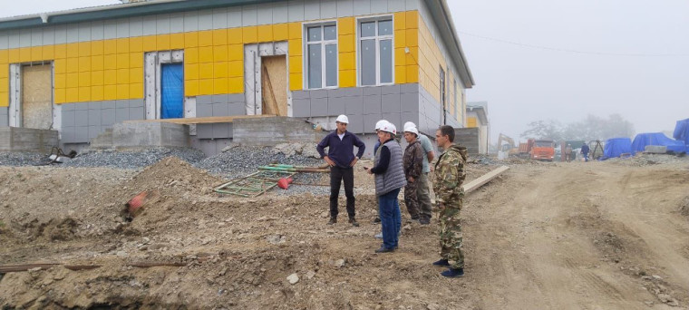 Рабочая поездка на строительную площадку школа Светлая. Рабочая поездка на строительную площадку школа Светлая.
