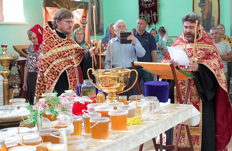Олег Кожемяко поздравил с Медовым Спасом жителей Приморья. Олег Кожемяко поздравил с Медовым Спасом жителей Приморья.