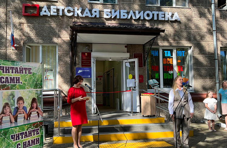 Первую модельную библиотеку открыли по нацпроекту в Уссурийске в День города. Первую модельную библиотеку открыли по нацпроекту в Уссурийске в День города.