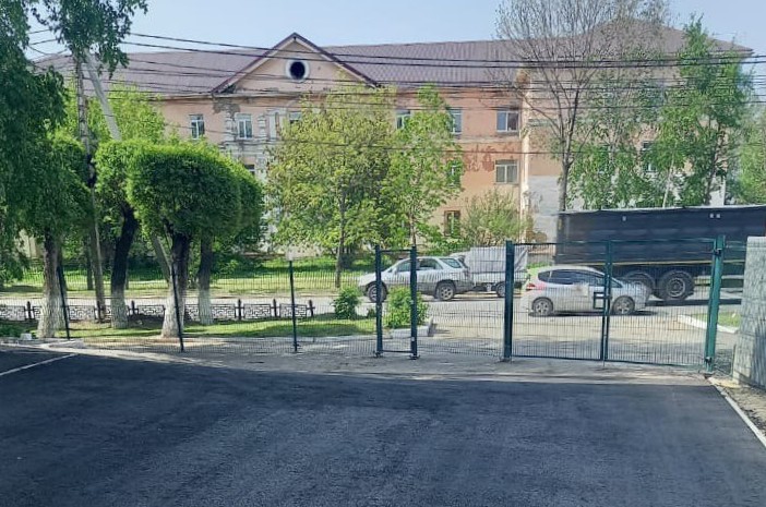 В приморском Уссурийске заасфальтировали пришкольную территорию по инициативе горожан. В приморском Уссурийске заасфальтировали пришкольную территорию по инициативе горожан.