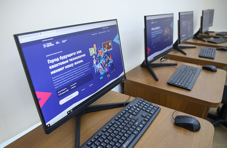 Приморские школьники изучат искусственный интеллект и научатся работать с промптами. Приморские школьники изучат искусственный интеллект и научатся работать с промптами.