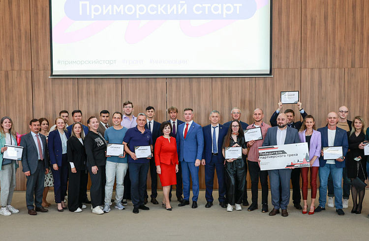 10 предпринимателей получили по 3 миллиона рублей на развитие инновационных проектов в Приморье. 10 предпринимателей получили по 3 миллиона рублей на развитие инновационных проектов в Приморье.