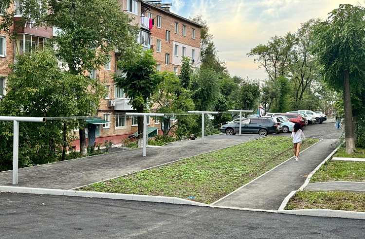 Благоустроенных дворов становится больше в приморском Артеме. Благоустроенных дворов становится больше в приморском Артеме.