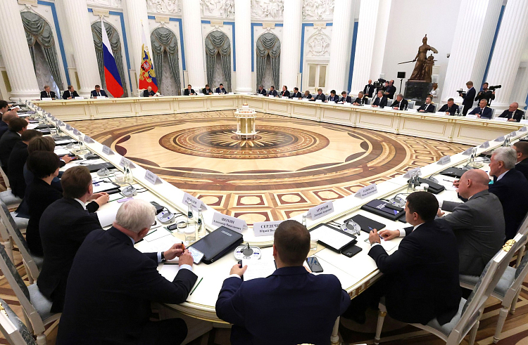 Губернатор Приморья предложил Президенту России вариант финансирования модернизации транспортно-логистической системы Дальнего Востока. Губернатор Приморья предложил Президенту России вариант финансирования модернизации транспортно-логистической системы Дальнего Востока.
