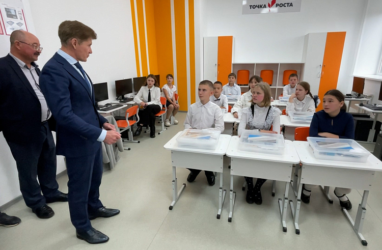 Школу в Дальнереченске восстановили после ЧС рекордными темпами. Школу в Дальнереченске восстановили после ЧС рекордными темпами.