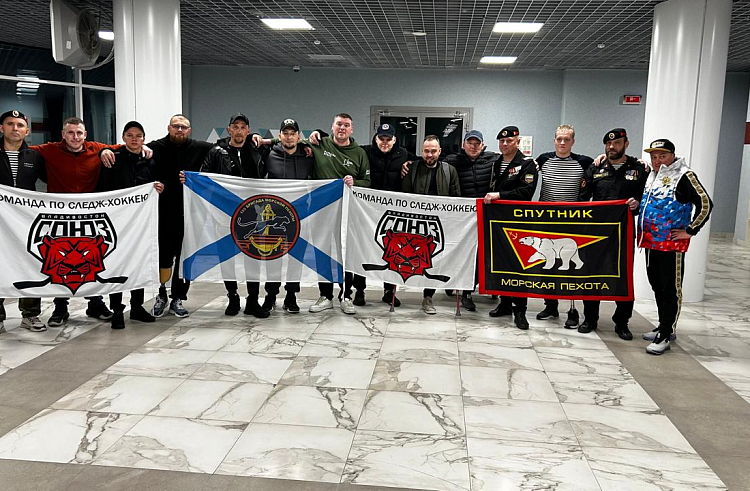 Приморцы завоевали «серебро» на всероссийском турнире «Герои нашего времени» по следж-хоккею среди ветеранов СВО. Приморцы завоевали «серебро» на всероссийском турнире «Герои нашего времени» по следж-хоккею среди ветеранов СВО.