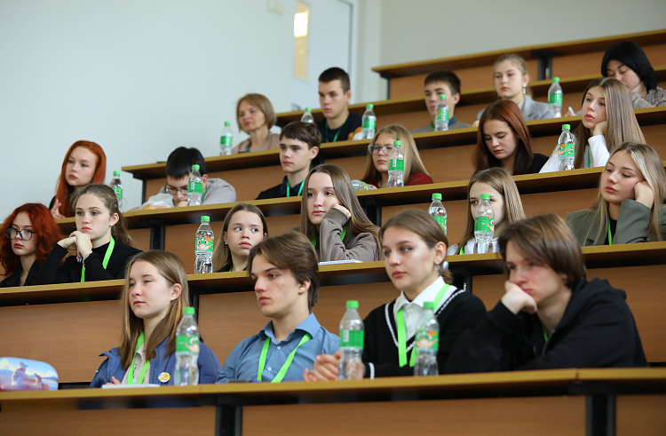 Школа волонтеров финансового просвещения открылась в Приморье. Школа волонтеров финансового просвещения открылась в Приморье.