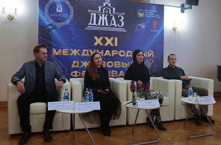 Международный джазовый фестиваль соберет в столице Приморья музыкантов из четырех стран. Международный джазовый фестиваль соберет в столице Приморья музыкантов из четырех стран.