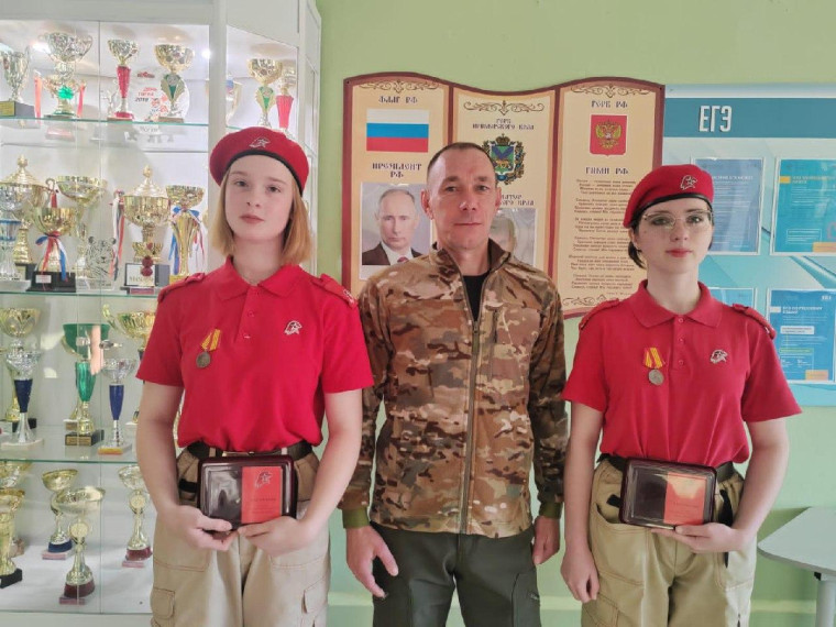 Сразу с нескольких важных патриотичных событий началась неделя в Тернейской среднеобразовательной школе!. Сразу с нескольких важных патриотичных событий началась неделя в Тернейской среднеобразовательной школе!.