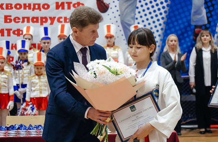 Олег Кожемяко поприветствовал участников первой Международной матчевой встречи по тхэквондо между командами Беларуси и Приморского края. Олег Кожемяко поприветствовал участников первой Международной матчевой встречи по тхэквондо между командами Беларуси и Приморского края.