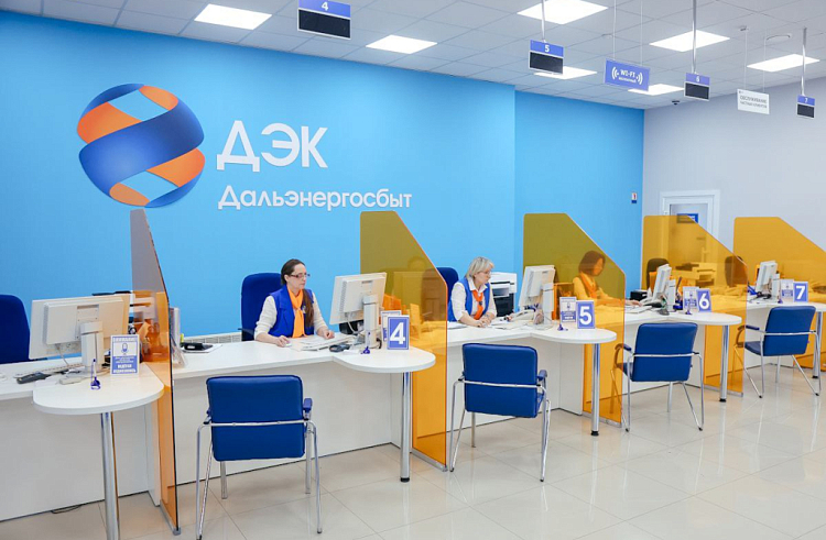 Губернатор Приморского края Олег Кожемяко проинспектировал процесс перерасчёта за электричество в Артёме. Губернатор Приморского края Олег Кожемяко проинспектировал процесс перерасчёта за электричество в Артёме.