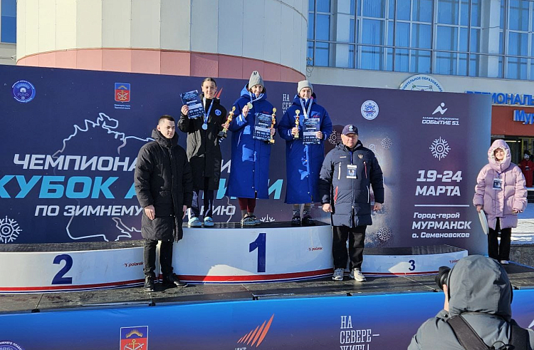 Девять рекордов страны и 68 медалей – итоги выступлений приморцев на чемпионате России по зимнему плаванию. Девять рекордов страны и 68 медалей – итоги выступлений приморцев на чемпионате России по зимнему плаванию.