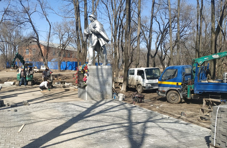 Всё больше парков и скверов благоустраивают в Приморье. Всё больше парков и скверов благоустраивают в Приморье.