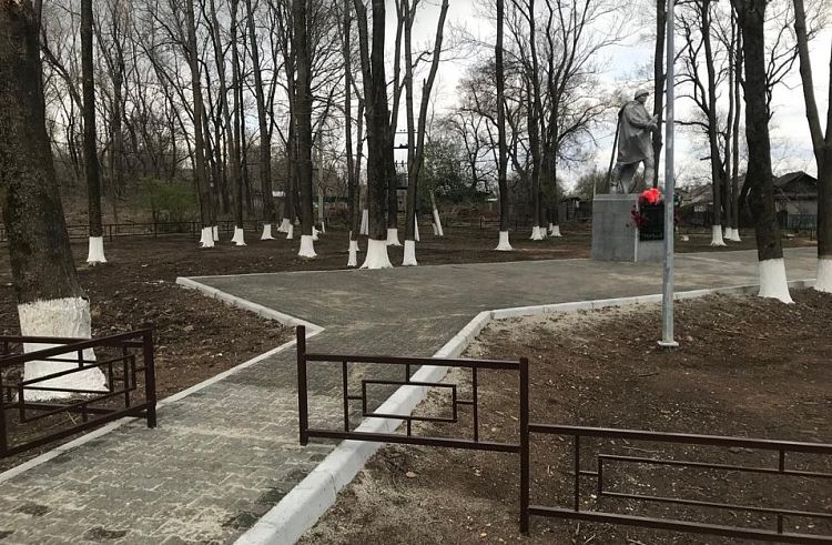Сквер памяти погибших воинов благоустроили в приморских Прилуках. Сквер памяти погибших воинов благоустроили в приморских Прилуках.