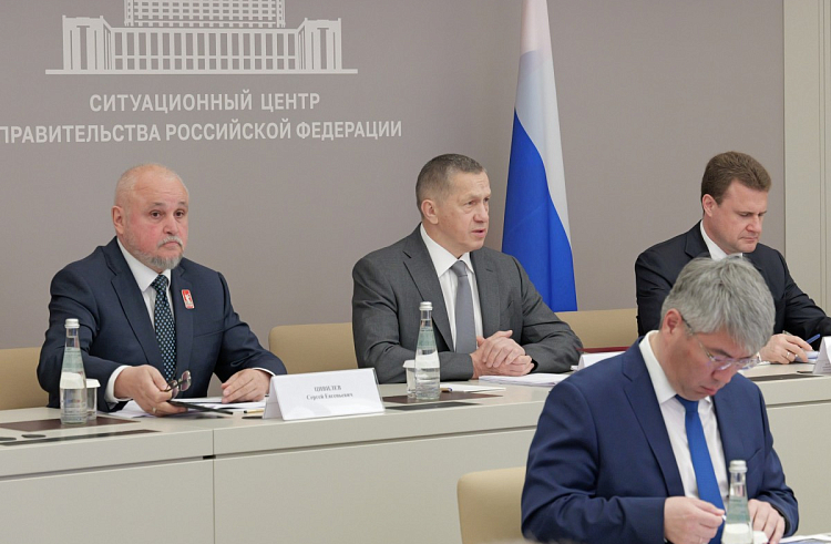 Юрий Трутнев провел совещание по развитию электроэнергетического комплекса Дальнего Востока. Юрий Трутнев провел совещание по развитию электроэнергетического комплекса Дальнего Востока.