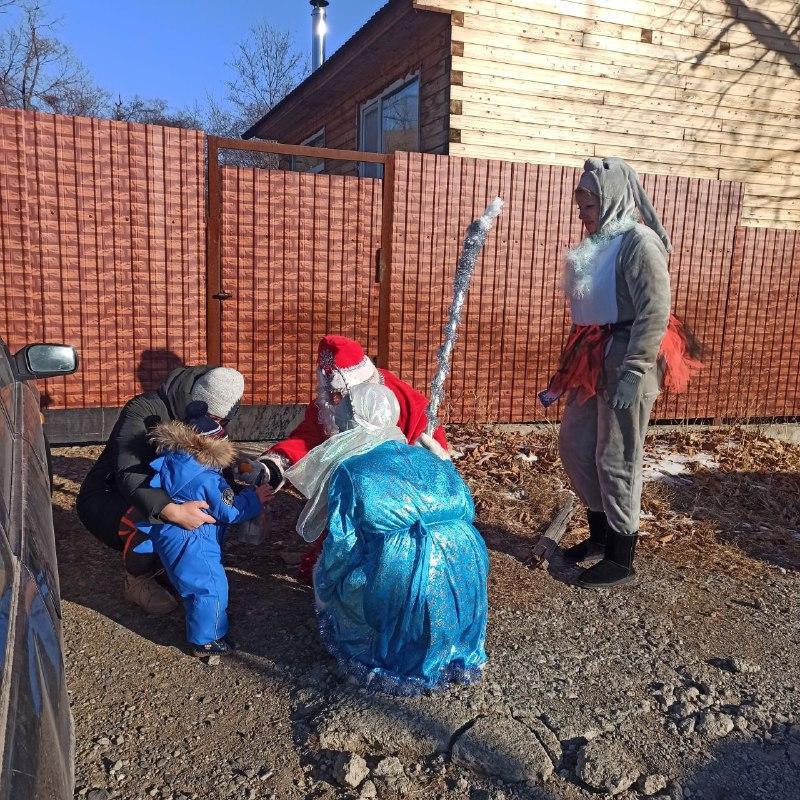 Совсем немного времени осталось до Нового года - чудесного, волшебного времени, которого с одинаковым нетерпением ждут взрослые и дети!.