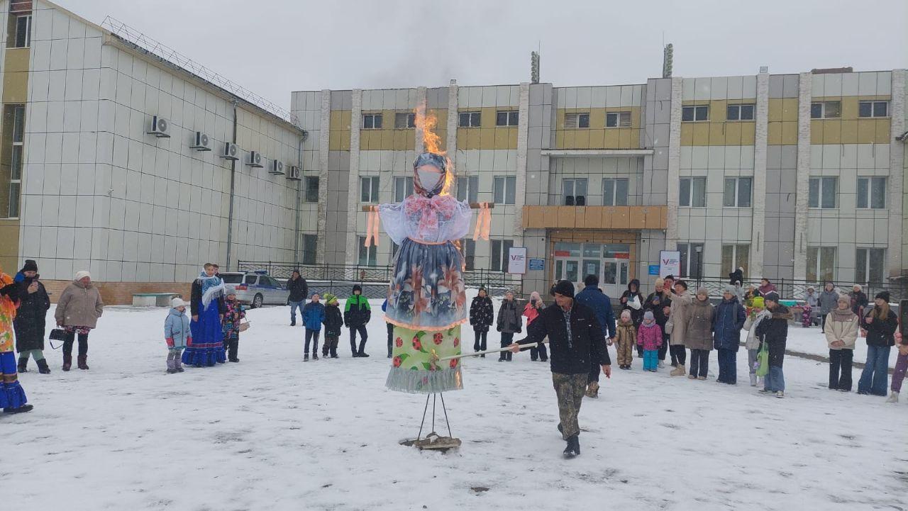 Масленица к нам пришла, блинов и праздник принесла!&quot;..